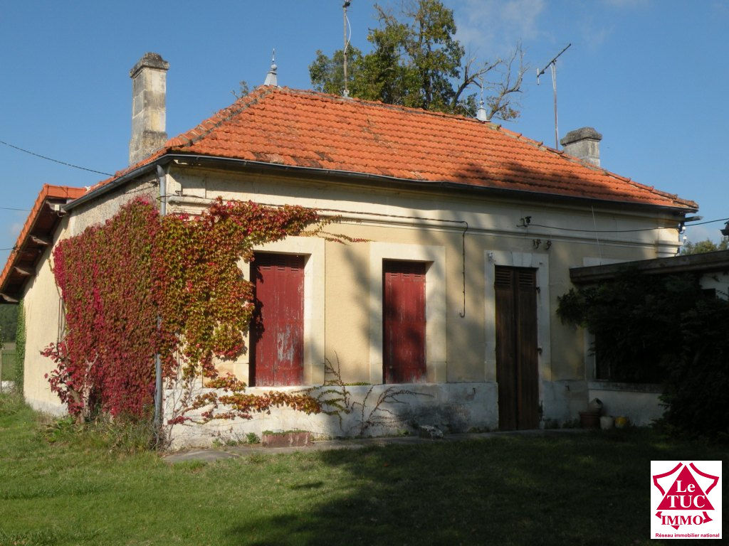 REIGNAC Maison 175 m² sur 3 430 m² clos et arboré à Reignac REIGNAC Maison 175 m² sur 3 430 m² clos et arboré à Reignac