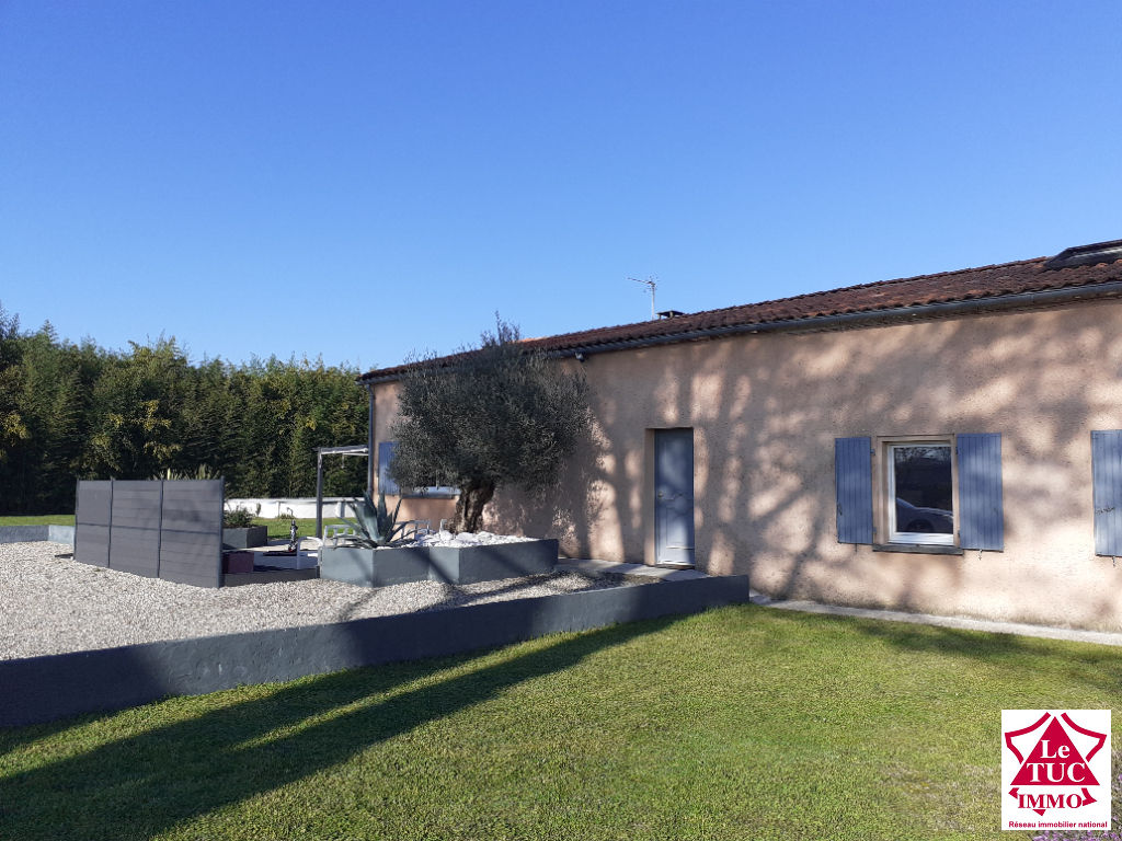 SAINT-CHRISTOLY Maison 5 chambres 230m² SAINT-CHRISTOLY Maison 5 chambres 230m²