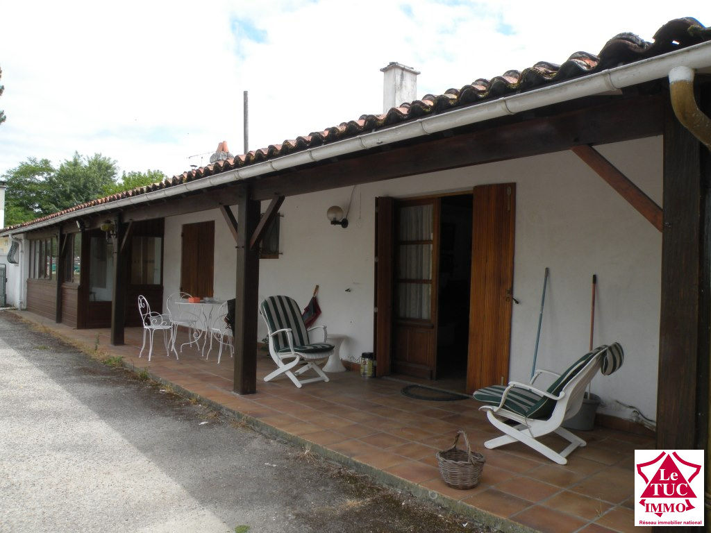 DONNEZAC Maison 170 m² avec dépendances sur 4 750 m² DONNEZAC Maison 170 m² avec dépendances sur 4 750 m²