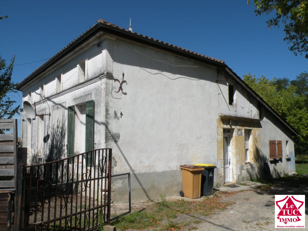 REIGNAC Maison en pierres 105 m² sur 4 000 m² REIGNAC Maison en pierres 105 m² sur 4 000 m²
