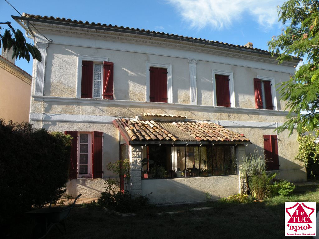 REIGNAC Maison 215 m² avec dépendance sur 865 m² REIGNAC Maison 215 m² avec dépendance sur 865 m²