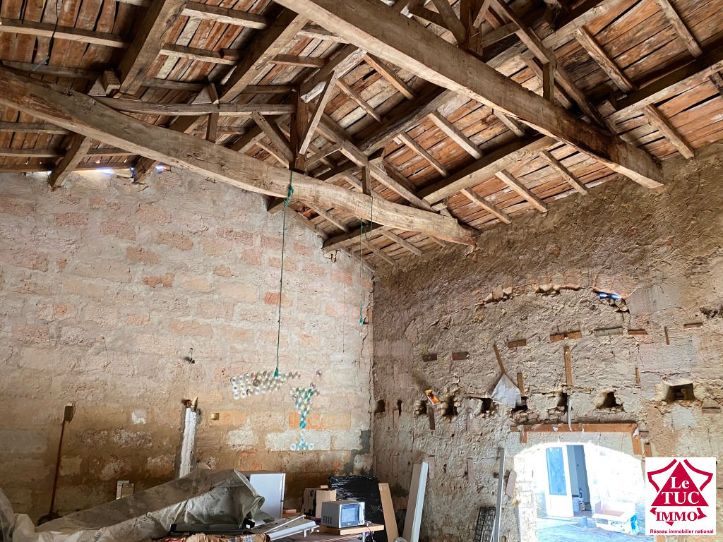 A LOUER ENTREPOT CAVIGNAC 214 m² A LOUER ENTREPOT CAVIGNAC 214 m²
