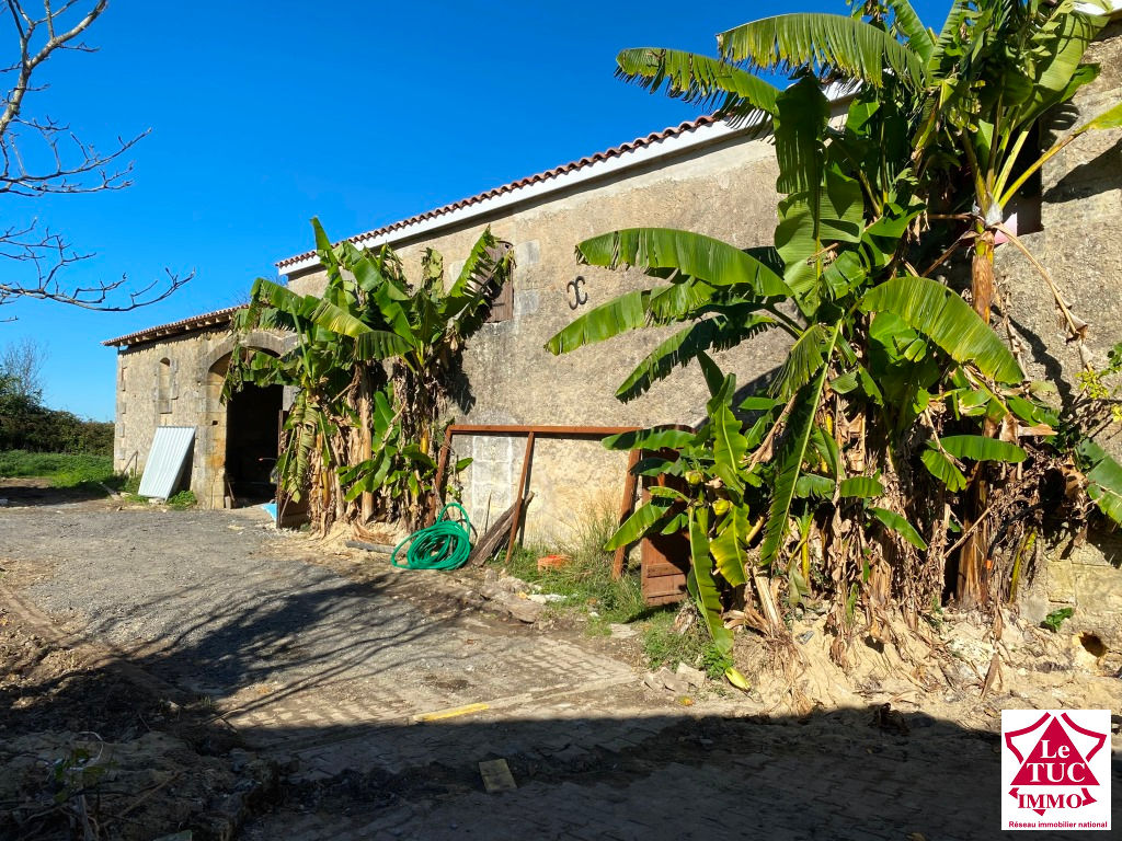 A LOUER ENTREPOT CAVIGNAC 74 m². A LOUER ENTREPOT CAVIGNAC 74 m².