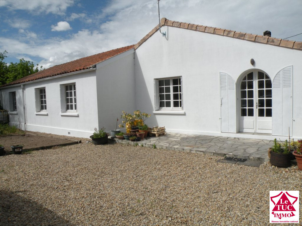 SAINT CIERS/GIRONDE Maison 140 m² 4 chambres sur 747 m² SAINT CIERS/GIRONDE Maison 140 m² 4 chambres sur 747 m²