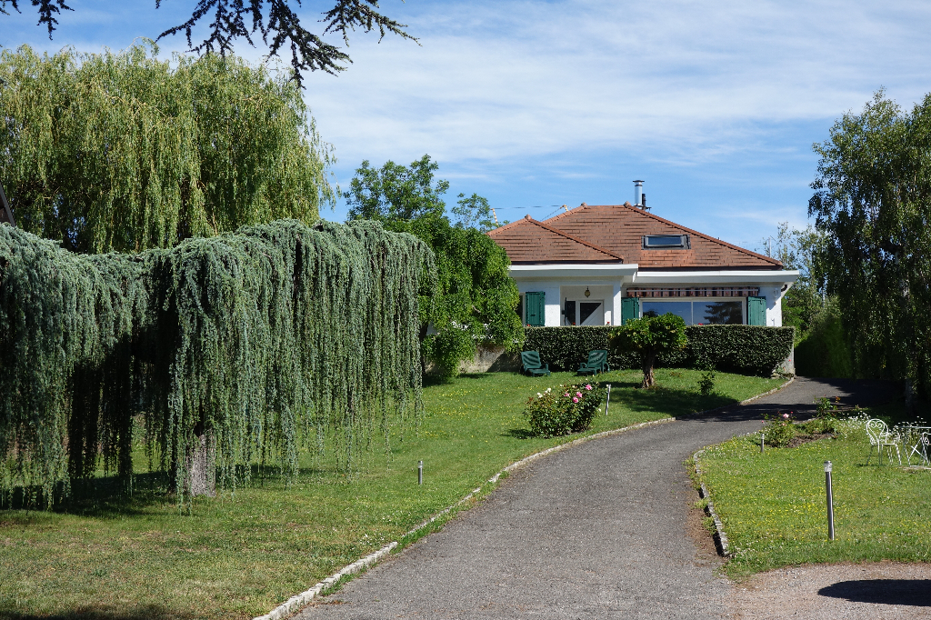 Villa de caractère au cadre bucolique et calme Villa de caractère au cadre bucolique et calme