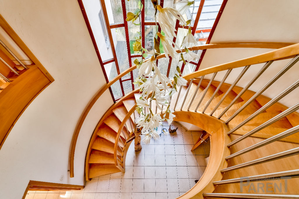 Chatillon - Maison d'architecte de 204 m2 au calme sur parcelle de 623 m2 Chatillon - Maison d'architecte de 204 m2 au calme sur parcelle de 623 m2