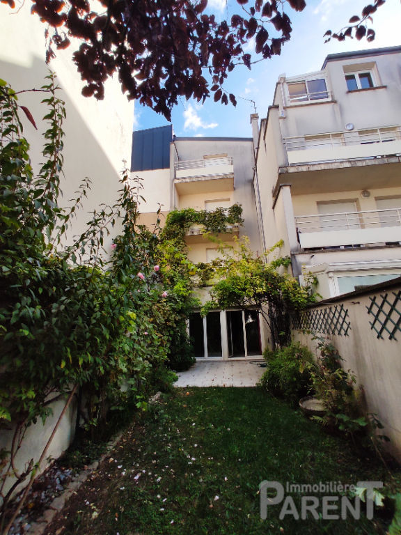VANVES - Maison 6 pièces de 147,89m² VANVES - Maison 6 pièces de 147,89m²