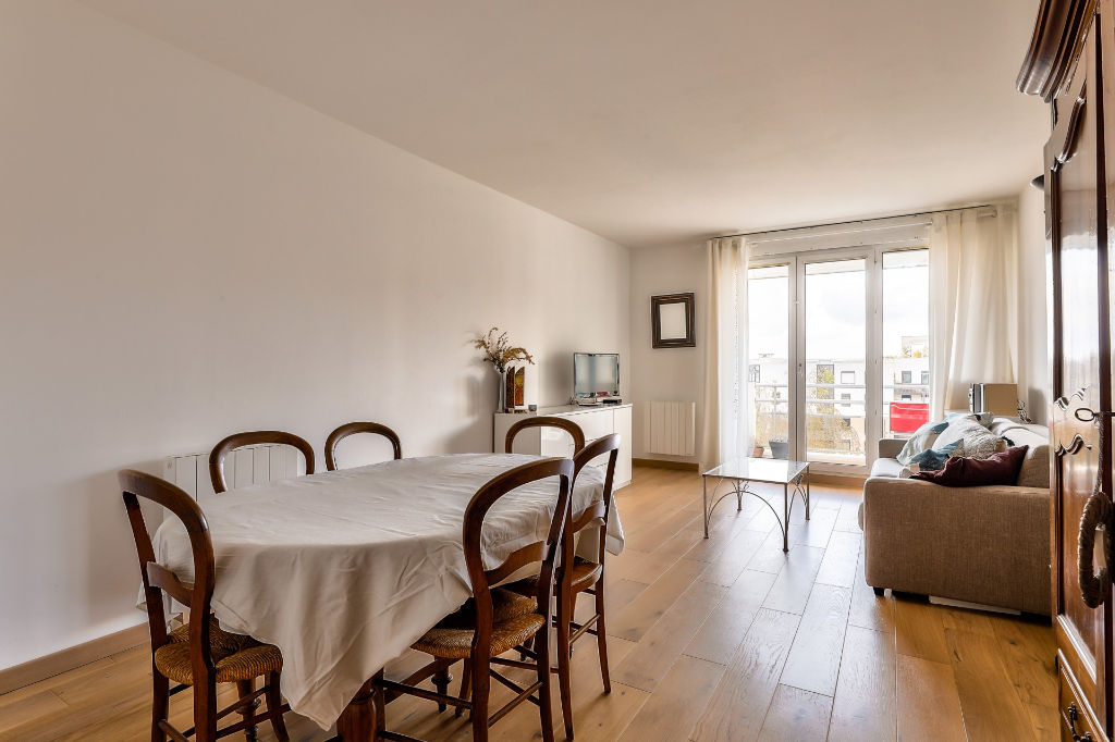 Issy Les Mlx,. Beau étage élevé 3P de 66,5 m² - balcon (4,2m2) - parking en option Issy Les Mlx,. Beau étage élevé 3P de 66,5 m² - balcon (4,2m2) - parking en option