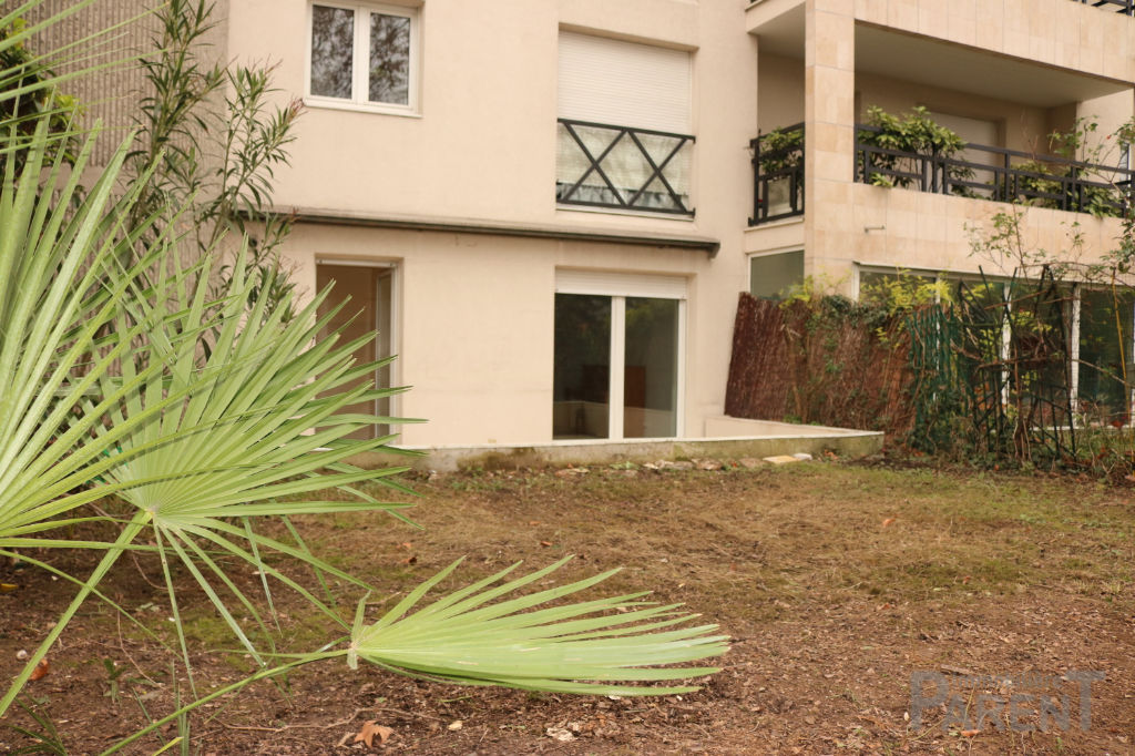 Vanves - Parc Pic - Beau T1/2 de 30 m2 à rénover avec 67 m2 de jardin terrasse - cave - Immeuble de standing Vanves - Parc Pic - Beau T1/2 de 30 m2 à rénover avec 67 m2 de jardin terrasse - cave - Immeuble de standing