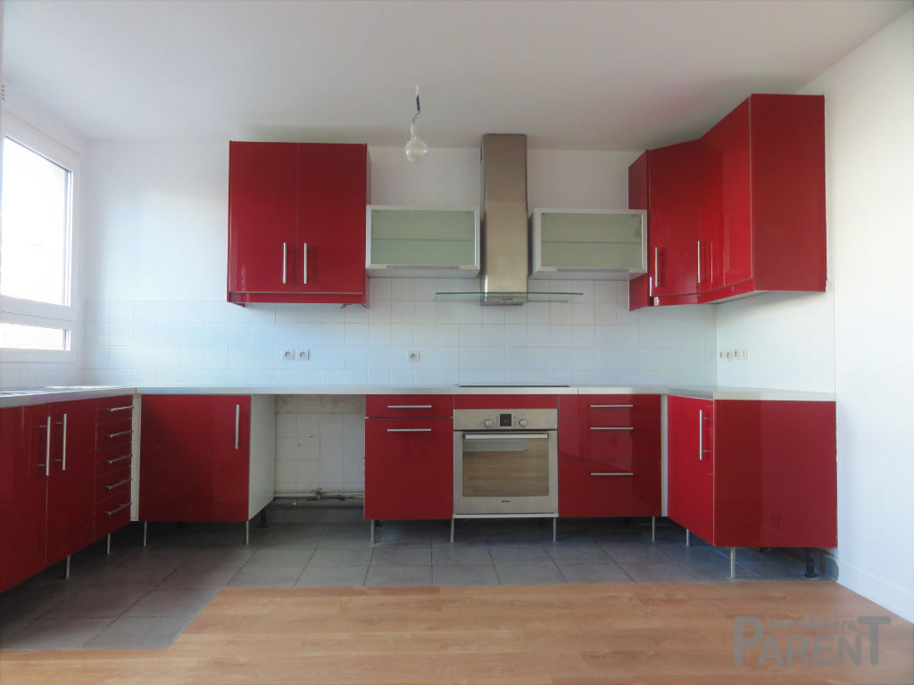 ISSY Les Arches - 3 pièces de 64.32m2 au 1er étage - balcon et cave. Parking possible en option ISSY Les Arches - 3 pièces de 64.32m2 au 1er étage - balcon et cave. Parking possible en option