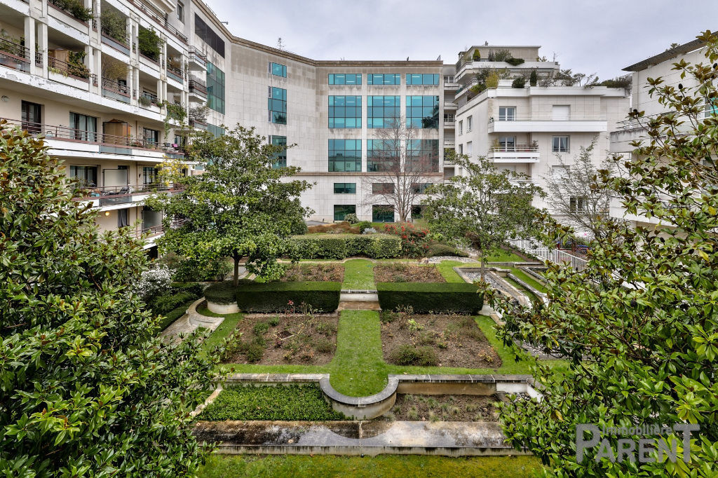 Issy - Ile Saint germain - Très beau 2 pièces de 53.5 m2 au calme d'une résidence des années 2000. Balcon Cave et parking en option Issy - Ile Saint germain - Très beau 2 pièces de 53.5 m2 au calme d'une résidence des années 2000. Balcon Cave et parking en option