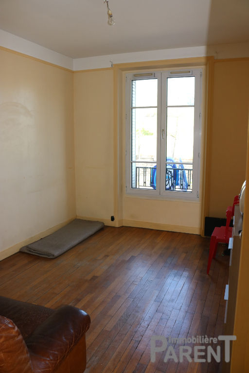 Issy limite Paris 15 / Porte de Versailles - T2-3 de 45 m² à rénover. Issy limite Paris 15 / Porte de Versailles - T2-3 de 45 m² à rénover.