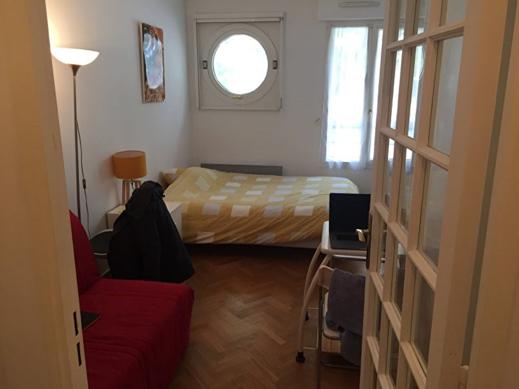 ISSY-LES-MOULINEAUX - Studio MEUBLE de 19,30 m² - Vendu Loué ISSY-LES-MOULINEAUX - Studio MEUBLE de 19,30 m² - Vendu Loué