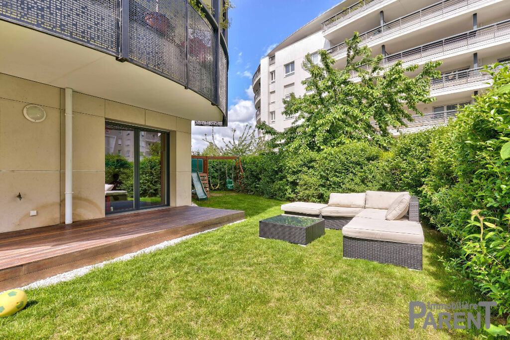 Issy - Immeuble récent de standing - Superbe 4 pièces de 92 m² avec 200 m2 de jardin. cave et parking Issy - Immeuble récent de standing - Superbe 4 pièces de 92 m² avec 200 m2 de jardin. cave et parking