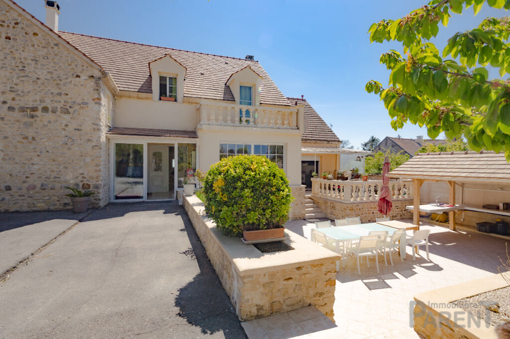 Mondeville : Maison 286 m² sur un terrain de 1627 m² Mondeville : Maison 286 m² sur un terrain de 1627 m²