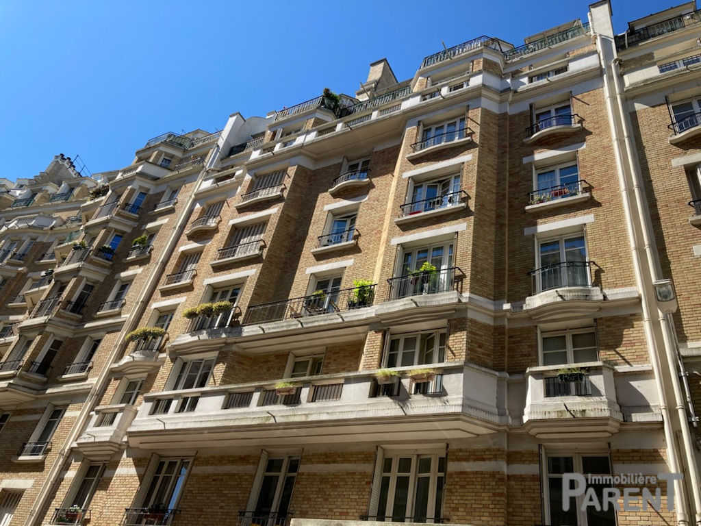 Issy Mairie - beau 3 pièces 68.1 m2 - Très bel immeuble années 30 - Charme de l'ancien Issy Mairie - beau 3 pièces 68.1 m2 - Très bel immeuble années 30 - Charme de l'ancien