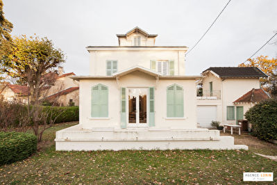 Maison Le Vésinet 8 pièce(s) 173 m² Maison Le Vésinet 8 pièce(s) 173 m²