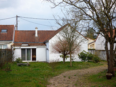 REZE MAISON DE PLAIN PIED SUR JARDIN CLOS SANS VIS A VIS
