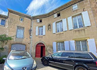 A VENDRE - 11250 - 10 MINUTES SUD DE CARCASSONNE - MAISON 250 m2 - 5 CHAMBRES - 2 GARAGES