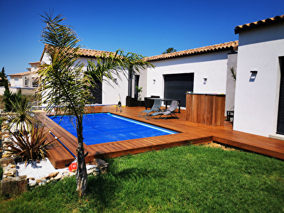 VILLEMOUSTAUSSOU - Commune proche de CARCASSONNE / Belle villa avec piscine