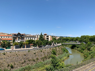 A louer T1 bis meuble duplex - CARCASSONNE - proche centre ville.