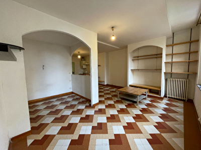 CARCASSONNE - Hyper centre, appartement T1 35 m2 au 1er etage