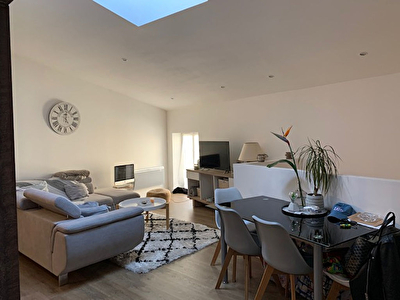 PENNAUTIER - Appartement de 50 m2 en duplex meuble