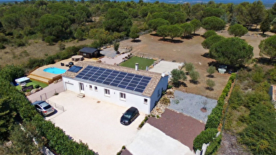 VILLEMOUSTAUSSOU - SUR 1.5 HECTARES DE TERRAIN