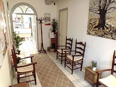 MINERVOIS - TOUS COMMERCES - GRANDE MAISON 200 M2