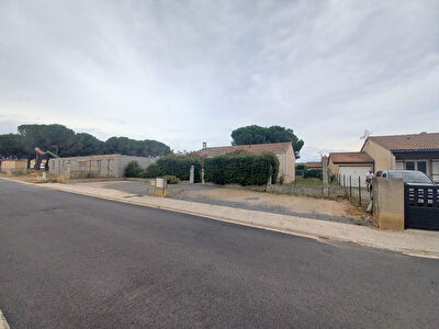 Local professionnel 102 m2 sur parcelle 873 m2 - Village du Minervois 2000 habitants
