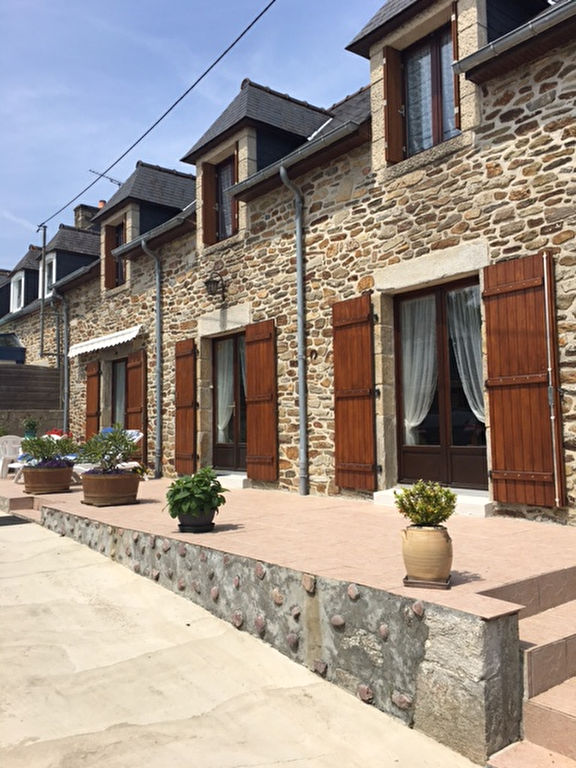 Longère de 146m² - 4 chambres - 1 bureau - 1179m² de terrain Longère de 146m² - 4 chambres - 1 bureau - 1179m² de terrain