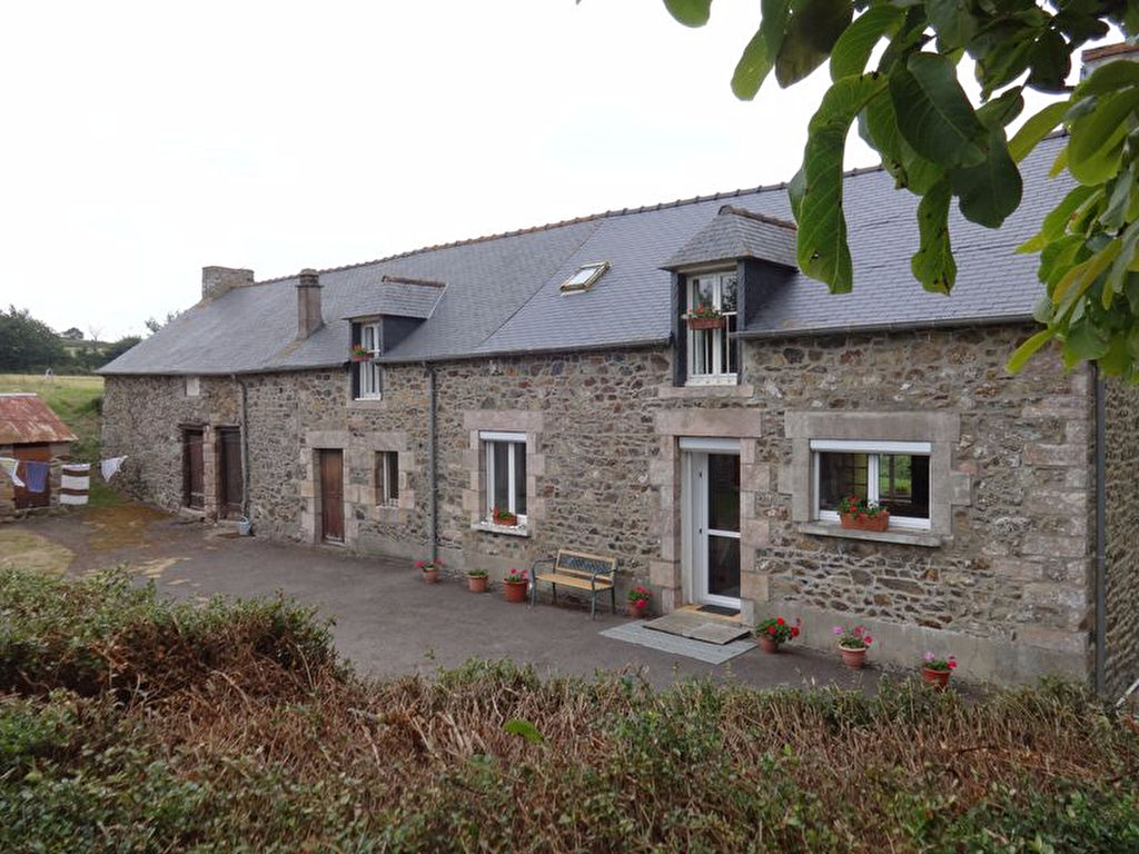 A VENDRE LONGERE HENANBIHEN A VENDRE LONGERE HENANBIHEN