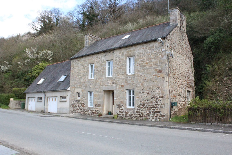 A LOUER MAISON JUGON LES LACS A LOUER MAISON JUGON LES LACS