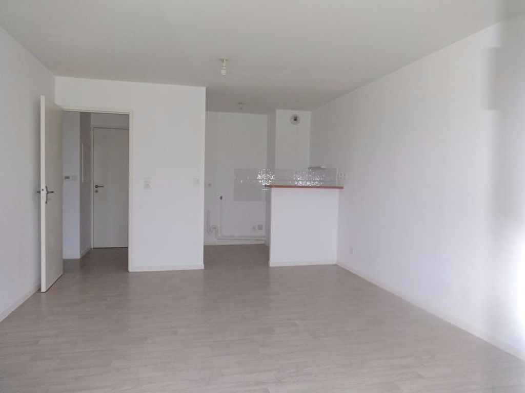 A LOUER APPARTEMENT T2 MATIGNON CENTRE A LOUER APPARTEMENT T2 MATIGNON CENTRE