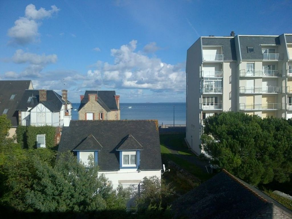 Ensemble composé de 2 appartements (Type 4 et Type 3) SAINT CAST - LA GRANDE PLAGE - VUE MER Ensemble composé de 2 appartements (Type 4 et Type 3) SAINT CAST - LA GRANDE PLAGE - VUE MER