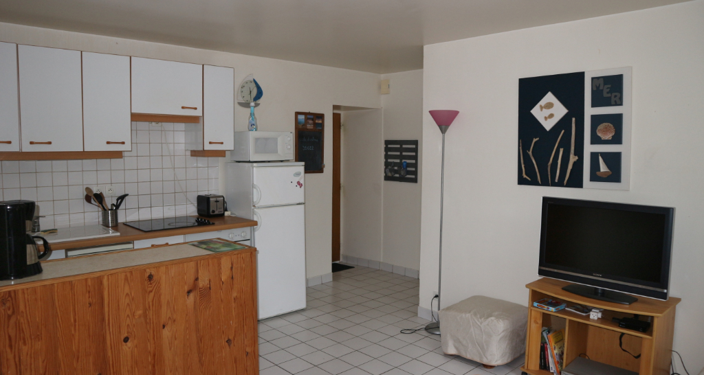 APPARTEMENT T2 BIS - GRANDE PLAGE - COMMERCES APPARTEMENT T2 BIS - GRANDE PLAGE - COMMERCES