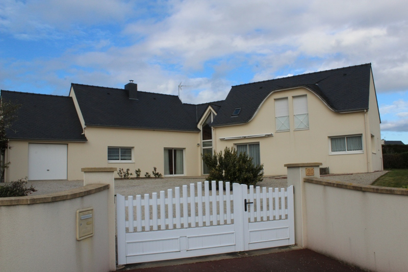 A VENDRE CONTEMPORAINE PROCHE PLAGE FREHEL A VENDRE CONTEMPORAINE PROCHE PLAGE FREHEL