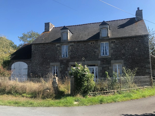 A RÉNOVER LONGÈRE BOURSEUL A RÉNOVER LONGÈRE BOURSEUL