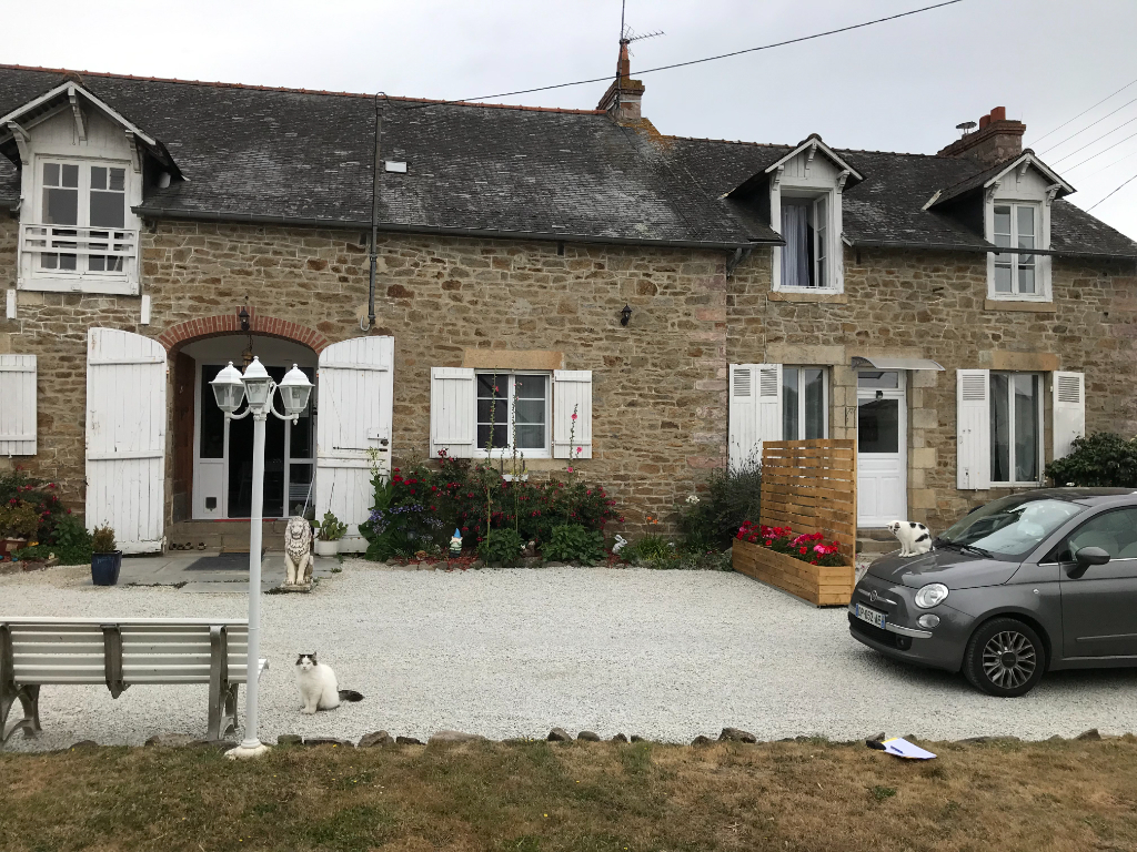 Maison 12 pièces avec gîte à LANDEBIA Maison 12 pièces avec gîte à LANDEBIA