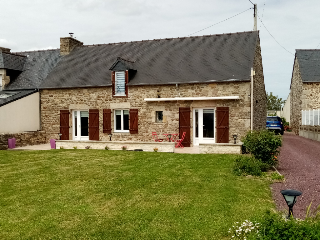 Maison en pierres 3 chambres BOURSEUL Maison en pierres 3 chambres BOURSEUL