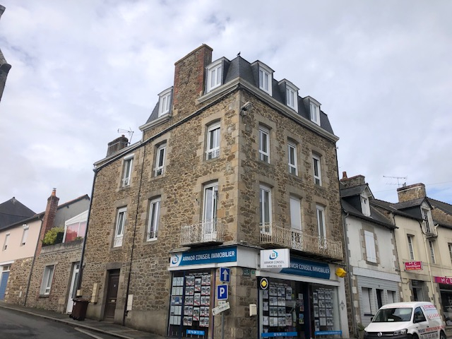 A LOUER CENTRE VILLE PLANCOET A LOUER CENTRE VILLE PLANCOET