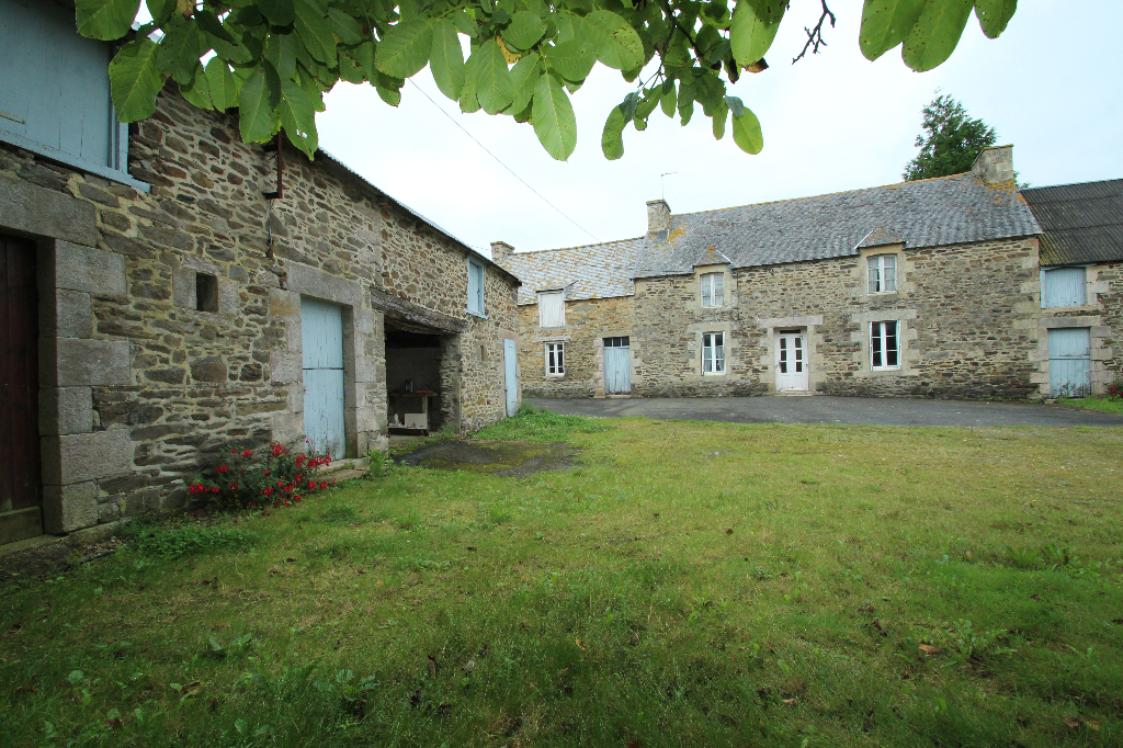HENANBIHEN Ancien corps de ferme HENANBIHEN Ancien corps de ferme
