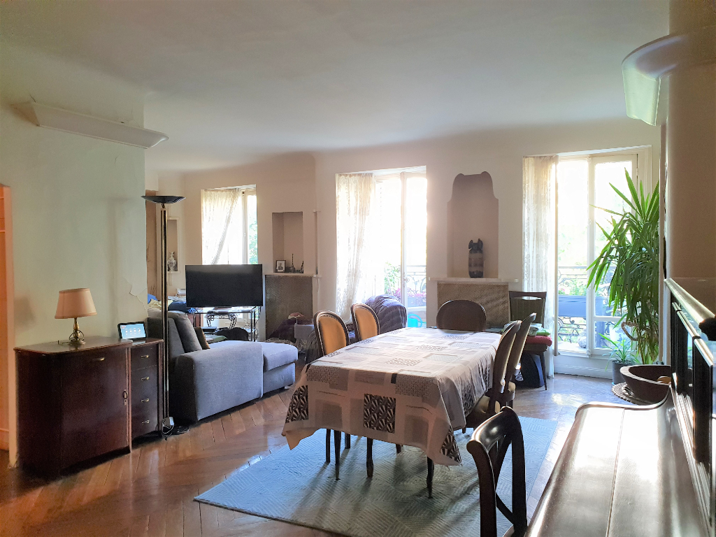 Appartement + balcon, 4/5 pièces de 124m² Paris 10eme Appartement + balcon, 4/5 pièces de 124m² Paris 10eme