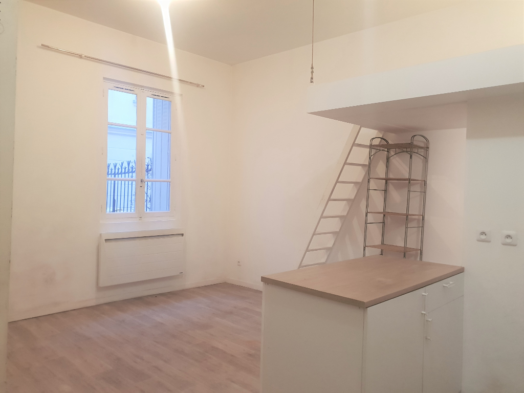 Studio de 21m² + courette Paris 18eme Studio de 21m² + courette Paris 18eme