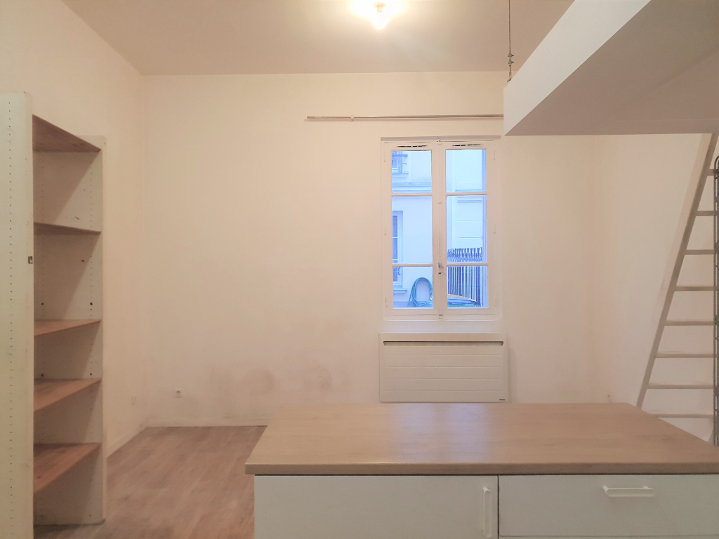 Studio de 21m² + courette Paris 18eme Studio de 21m² + courette Paris 18eme